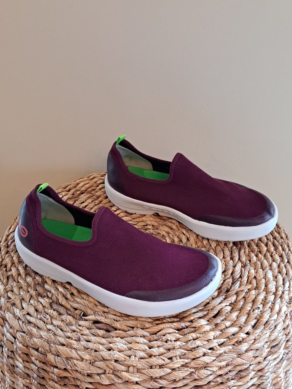 Oofos Womens Oomg Eeezee Slip-On Recovery Comfort Maroon Knit Sneakers 8.5